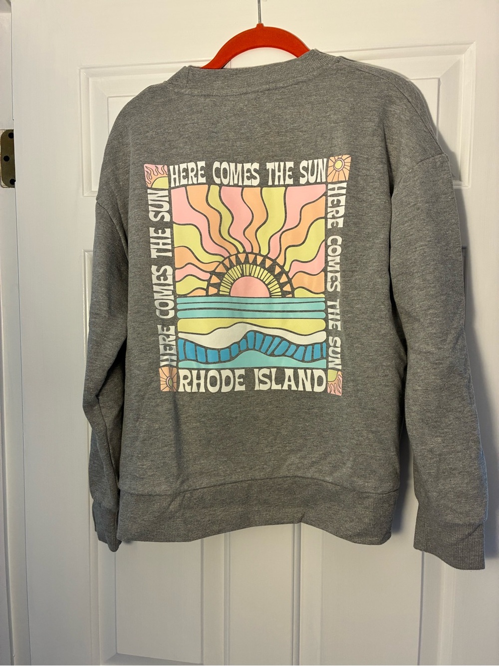 Ocean Drive Gray Graphic 'Here Comes The Sun' Pullover